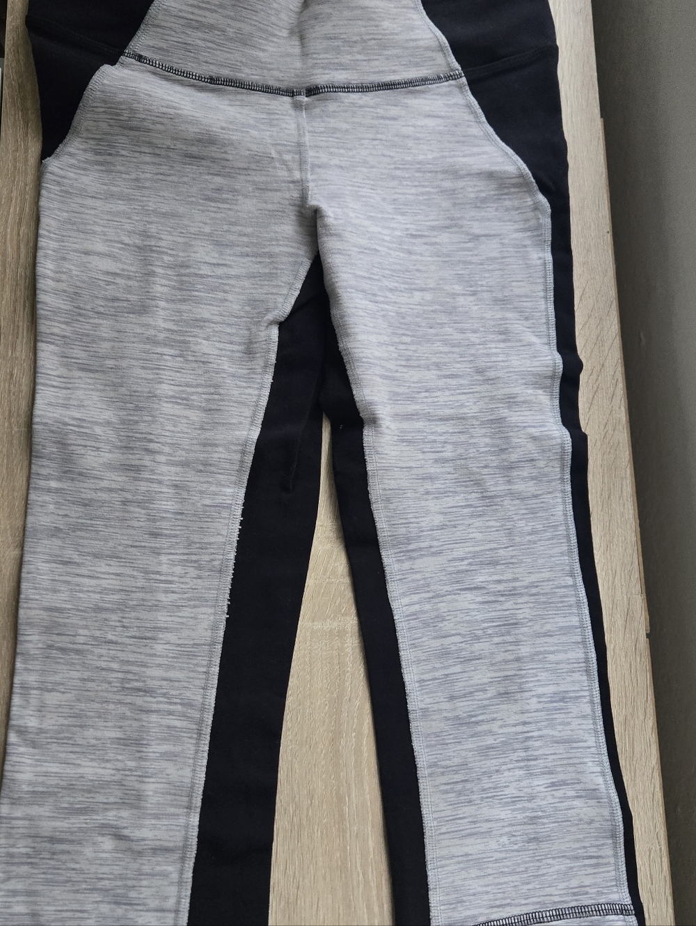 ALO SMALL Gray and Black Athletic Leggings